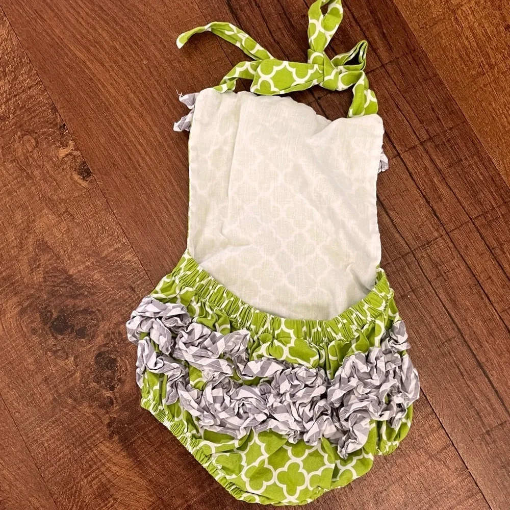 Helene’s closet one 1 piece bubble romper baby girl 9 months green gray